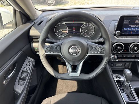 Used 2025 Nissan Sentra SV FWD image 32