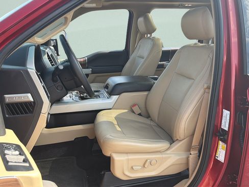 Used 2017 Ford F150 Lariat w/ Equipment Group 502A Luxury AWD/4WD image 4