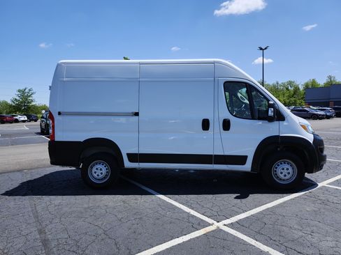 Used 2025 RAM ProMaster 2500 w/ Safety Group FWD image 17