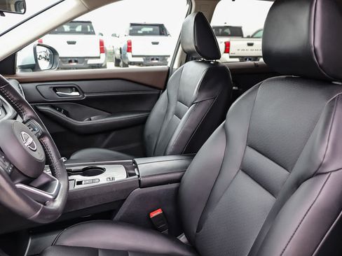 Used 2023 Nissan Rogue SV w/ SV Premium B Package FWD image 17