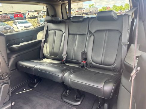 Used 2024 Jeep Wagoneer Series III w/ Premium Group I AWD/4WD image 20