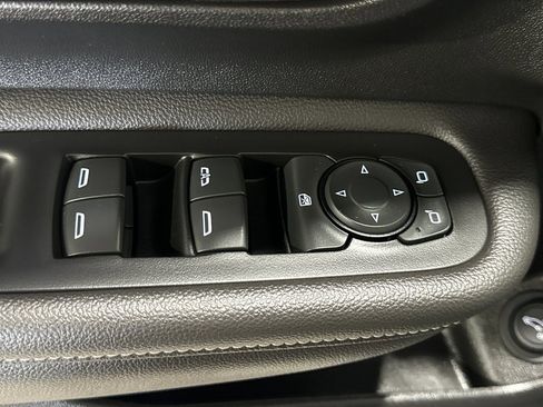 Used 2022 GMC Terrain SLT image 18