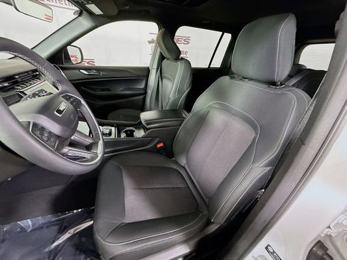 Used 2025 Jeep Grand Cherokee Laredo X AWD/4WD image 25