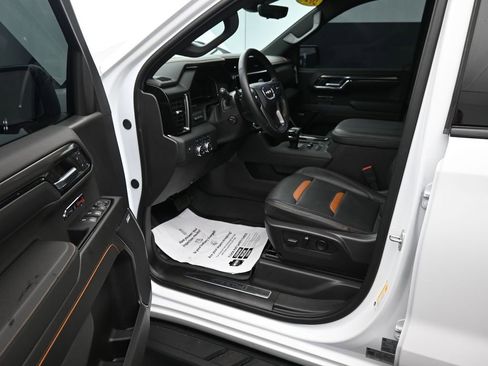 Used 2024 GMC Sierra 1500 AT4 w/ Technology Package AWD/4WD image 15