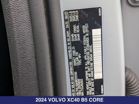 Used 2024 Volvo XC40 B5 Core AWD/4WD image 32