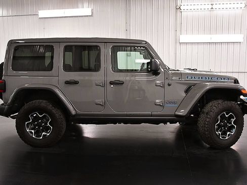 Used 2023 Jeep Wrangler Unlimited Rubicon 4xe w/ Cold Weather Group AWD/4WD image 8
