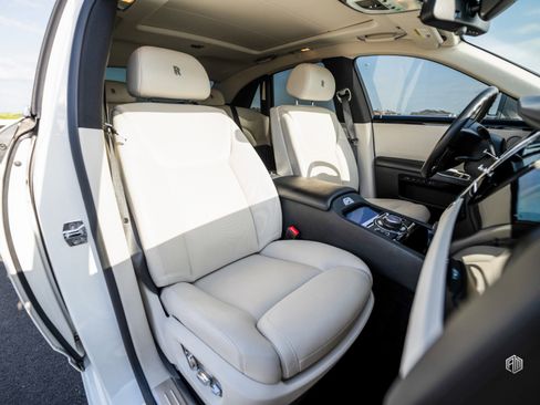 Used 2016 Rolls-Royce Ghost image 27