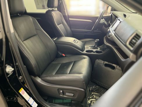 Used 2019 Toyota Highlander XLE w/ Protection Package #3 image 26