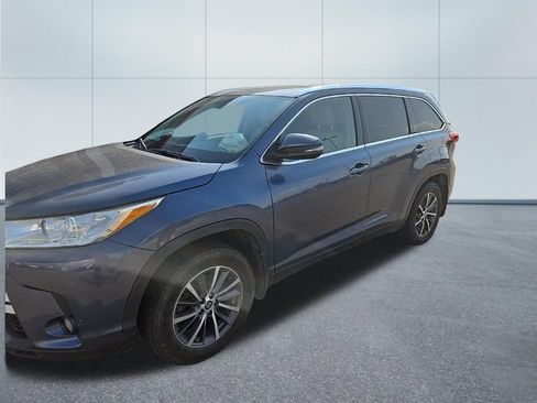 Used 2019 Toyota Highlander XLE AWD/4WD image 5