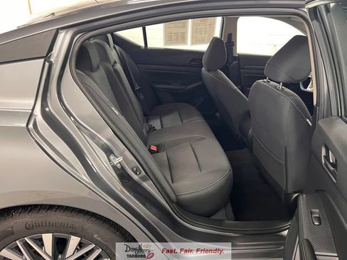 Used 2025 Nissan Altima 2.5 SV FWD image 37