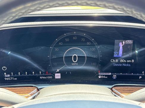 Used 2022 Cadillac Escalade Luxury AWD/4WD image 8
