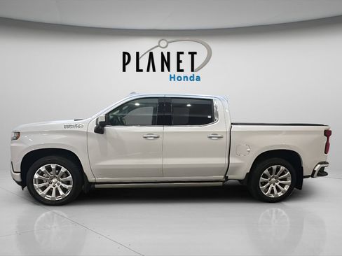 Used 2020 Chevrolet Silverado 1500 High Country w/ Technology Package AWD/4WD image 9