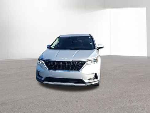 Used 2022 Kia Carnival LX image 3