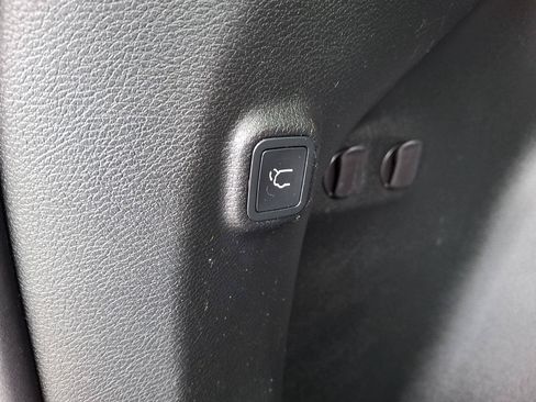 Used 2019 Jeep Cherokee Limited AWD/4WD image 28