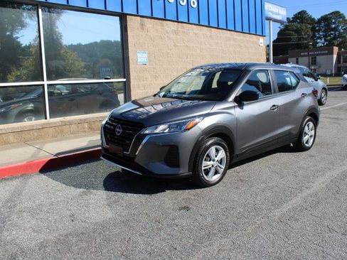 Used 2023 Nissan Kicks S image 3