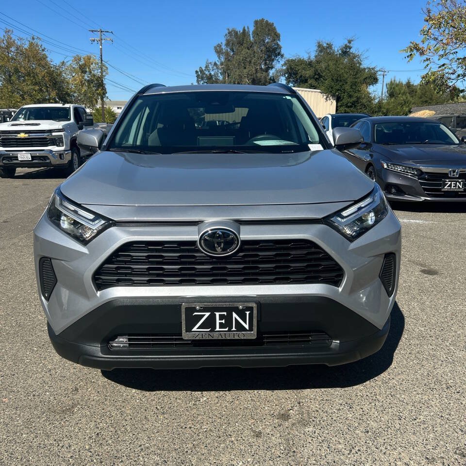 Used 2025 Toyota RAV4 XLE w/ Convenience Package FWD image 3