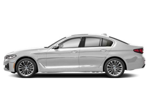 Used 2022 BMW 530e xDrive w/ Premium Package image 3