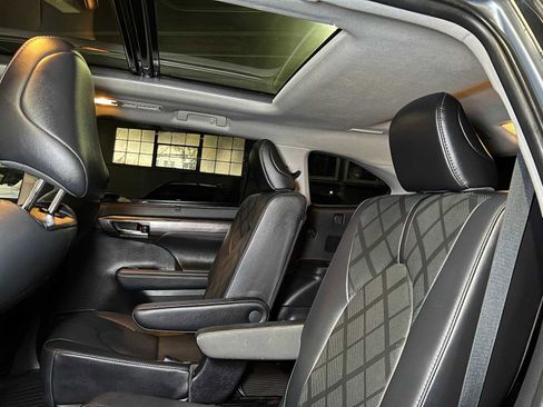 Used 2021 Toyota Highlander Platinum image 19