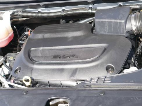 Used 2023 Chrysler Pacifica Touring-L image 8