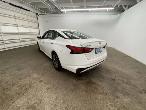 Used 2025 Nissan Altima 2.5 SV image 4