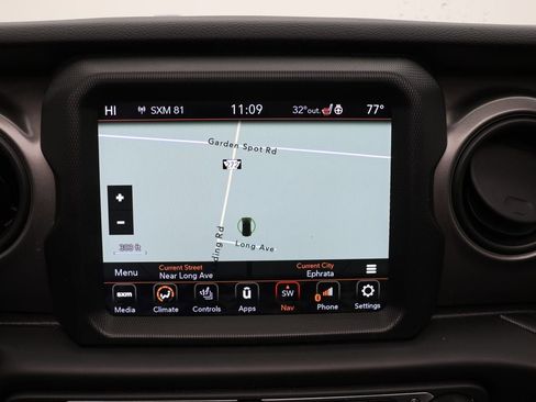 Used 2023 Jeep Wrangler Unlimited w/ Sun & Screen Package image 23