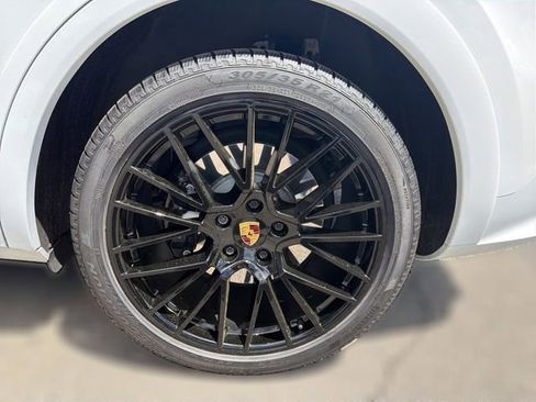 Used 2023 Porsche Cayenne Turbo AWD/4WD image 13