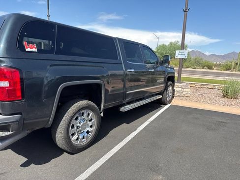 Used 2019 GMC Sierra 2500 Denali w/ Duramax Plus Package AWD/4WD image 7