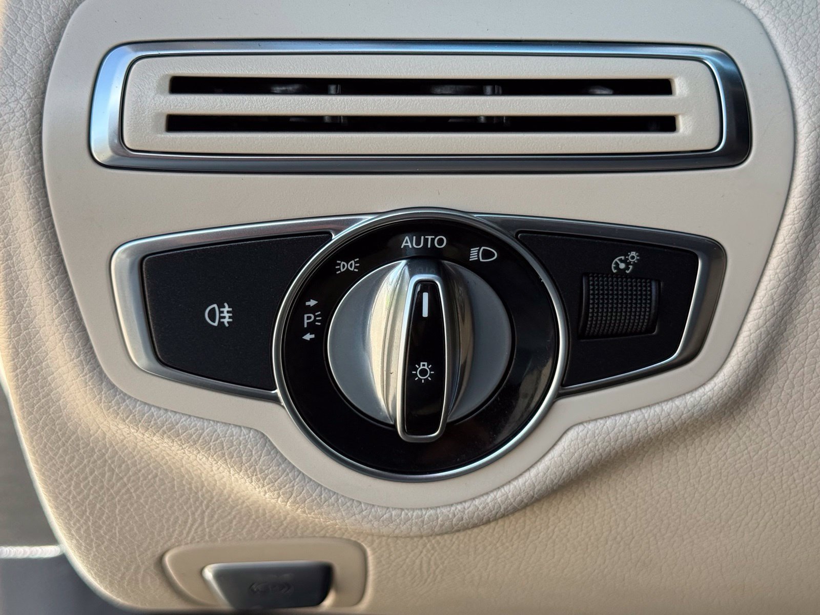 Used 2015 Mercedes-Benz C 300 4MATIC Sedan image 26