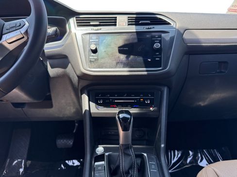 Used 2023 Volkswagen Tiguan SE FWD image 11