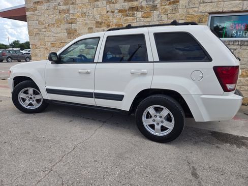 Used 2006 Jeep Grand Cherokee Laredo AWD/4WD image 3