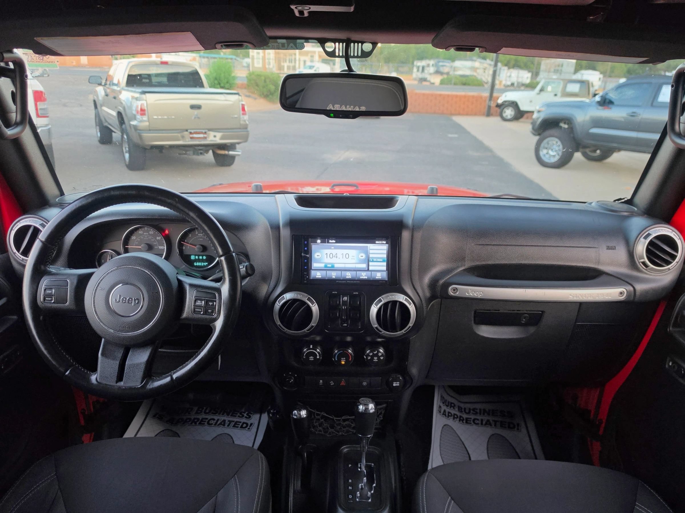 Used 2018 Jeep Wrangler Unlimited Sahara AWD/4WD image 9