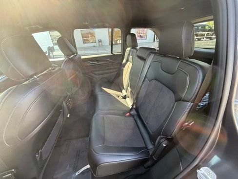 New 2025 Jeep Grand Cherokee Altitude image 19