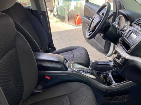 Used 2017 Dodge Journey SE w/ Flexible Seating Group image 32