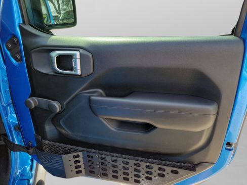 Used 2021 Jeep Gladiator Sport image 29