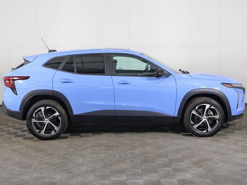 Used 2024 Chevrolet Trax RS w/ Sunroof Package FWD image 19