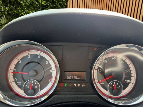 Used 2019 Dodge Grand Caravan SE w/ UConnect Hands-Free Group FWD image 9