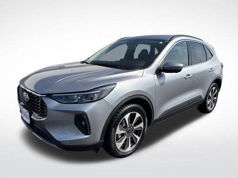 Used 2024 Ford Escape Platinum image 2