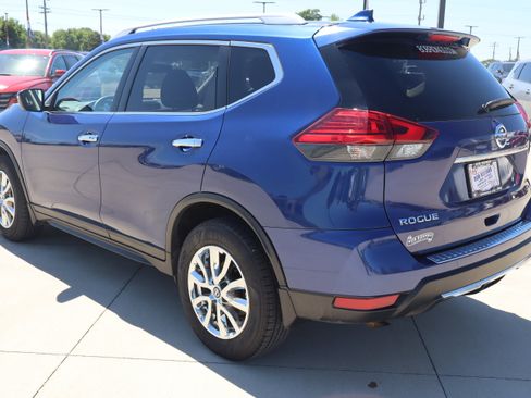 Used 2017 Nissan Rogue SV AWD/4WD image 7