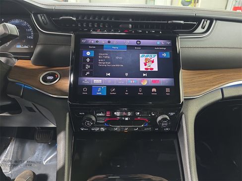 Used 2024 Jeep Grand Cherokee L Summit w/ High Altitude Package image 23