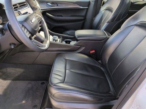 Certified 2024 Jeep Grand Cherokee L Limited w/ Luxury Tech Group II image 12