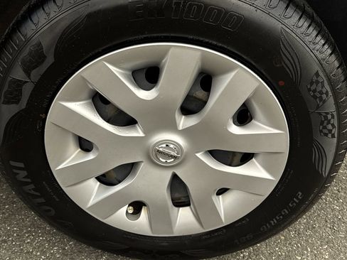 Used 2019 Nissan Rogue Sport S image 10