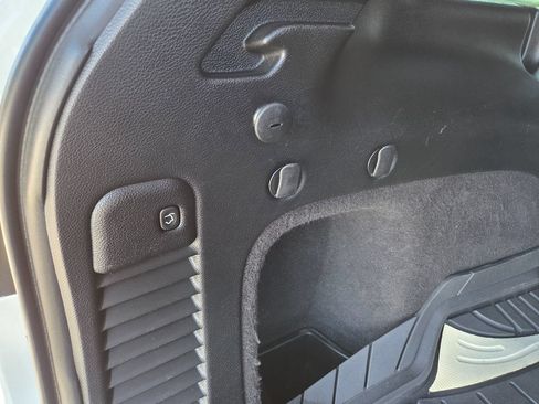 Used 2018 Jeep Grand Cherokee Altitude RWD image 13