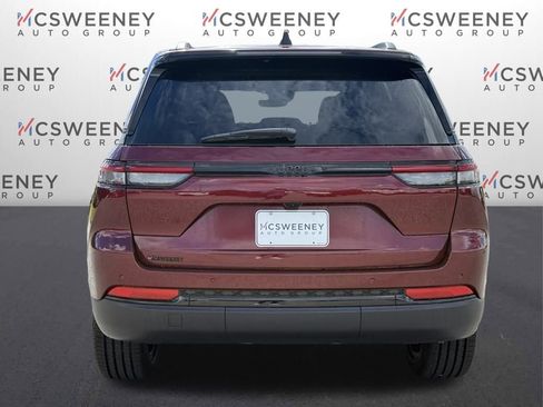 New 2025 Jeep Grand Cherokee Altitude image 4