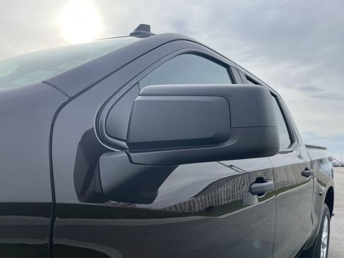 Used 2020 Chevrolet Silverado 1500 Custom w/ Custom Value Package image 11