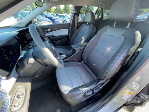 Used 2025 Chevrolet Trax LT image 35