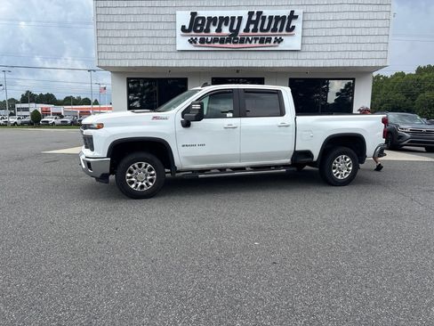 Used 2024 Chevrolet Silverado 2500 LT AWD/4WD image 1