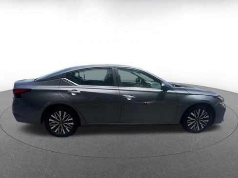 Used 2025 Nissan Altima 2.5 SV FWD image 16
