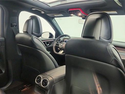 Used 2025 Mercedes-Benz GLC 350e GLC 350e image 28