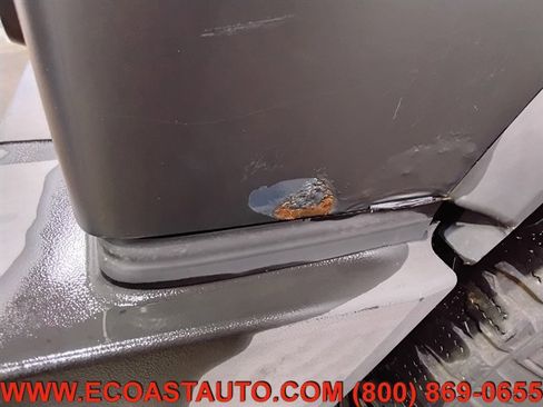 Used 2005 HUMMER H2 w/ Preferred Equipment Group image 19