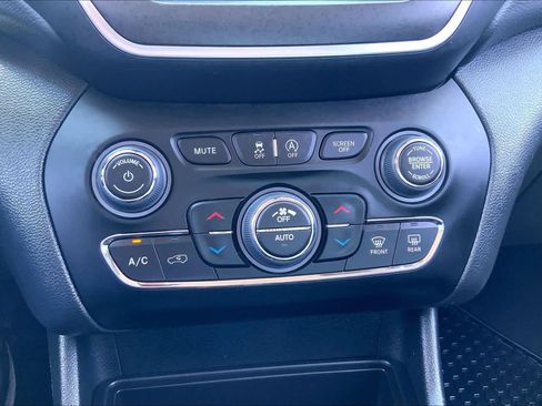 Used 2022 Jeep Cherokee Trailhawk w/ Sound & Nav Group AWD/4WD image 34